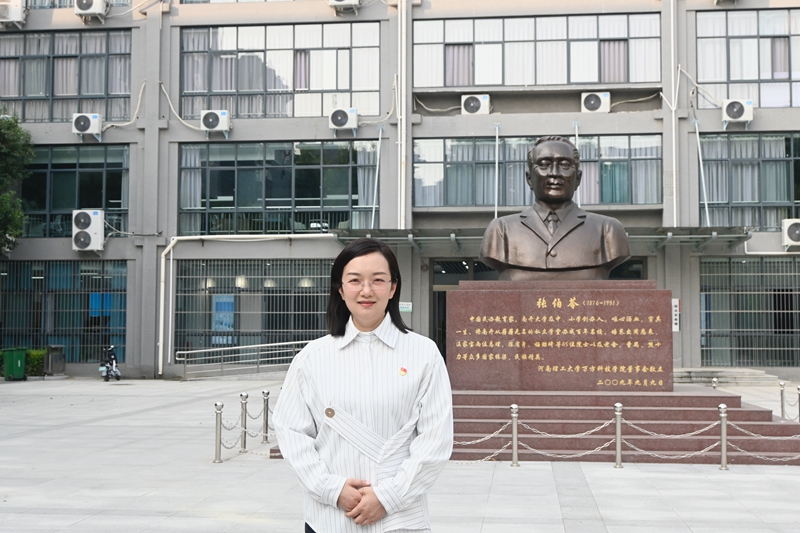 李莉