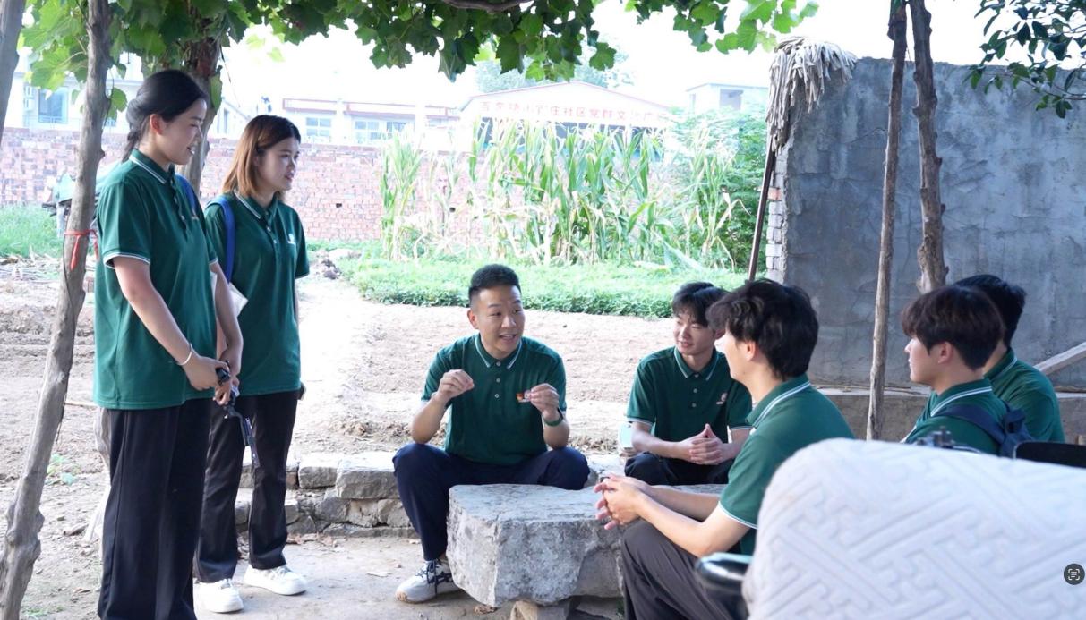 推普助力 乡村振兴系列报道（六）：直播助农进田间，青春力量促增收