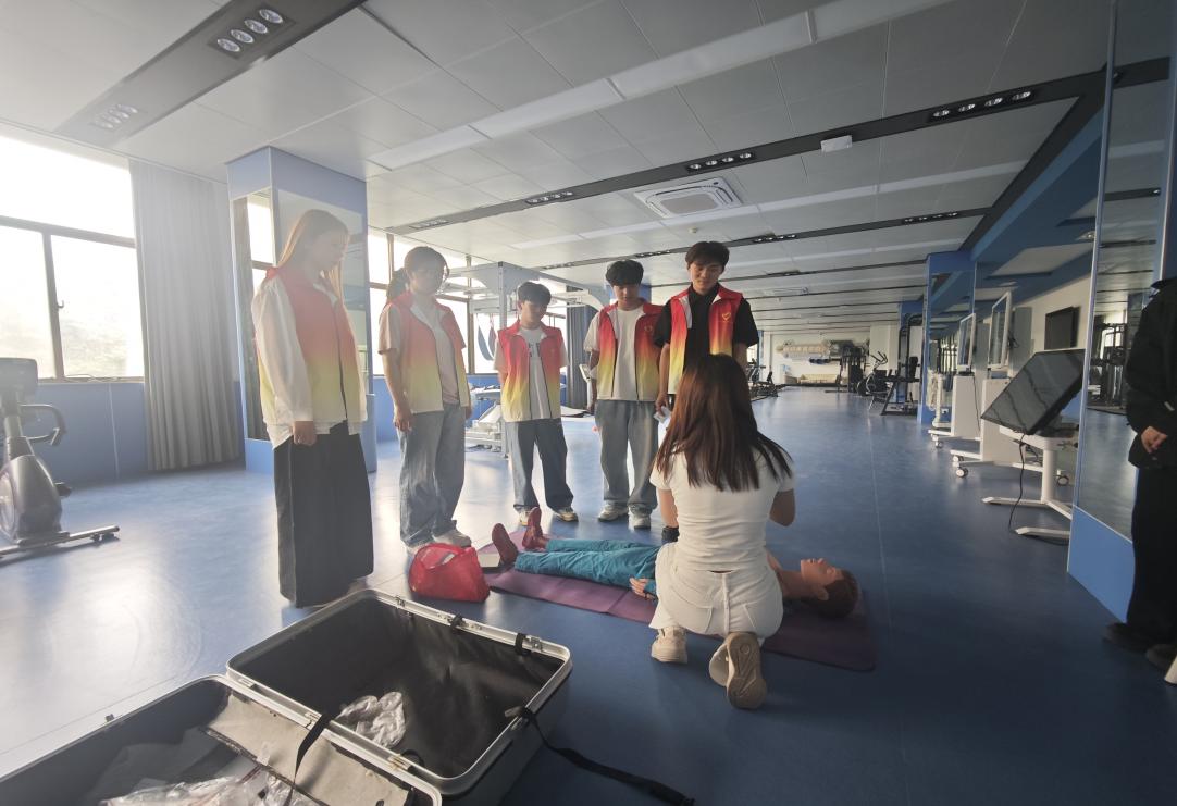 学习急救技能 守护生命健康——必赢线路检测3003no1身心健康部开展心肺复苏专项培训