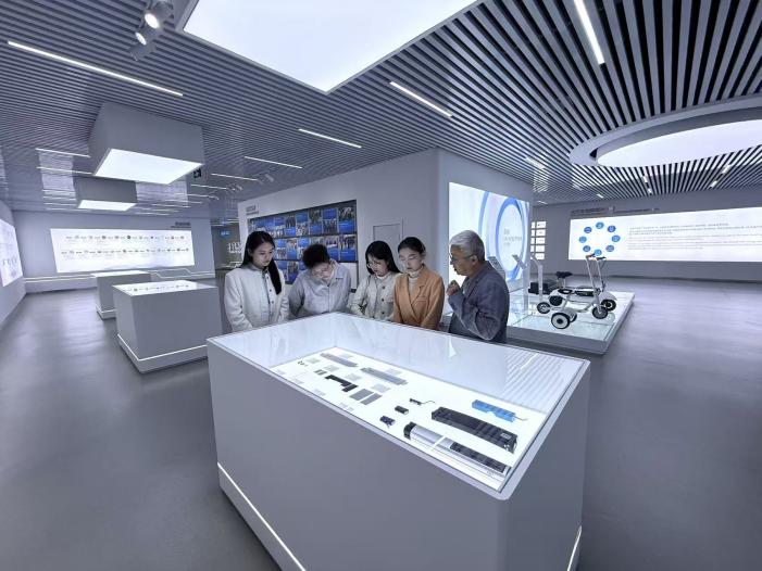 ​必赢线路检测3003no1赴比克集团开展访企拓岗